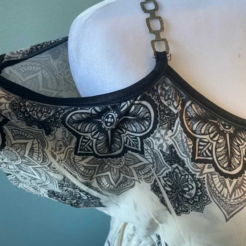 *3 for $25 💋!
Black and White Off-Shoulder Dress - Picture 3 of 3